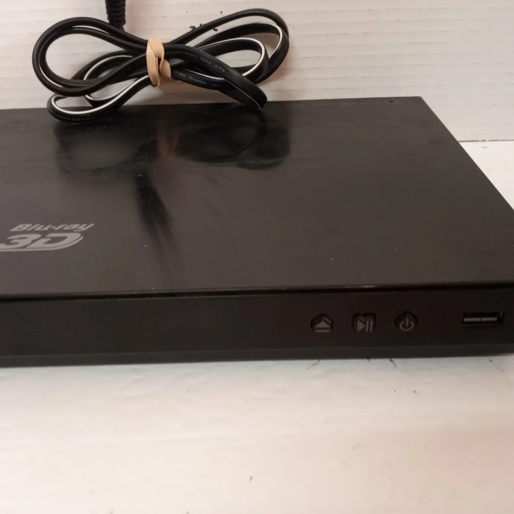 Samsung 3D Blu Ray DVD Player Model BD-E5900